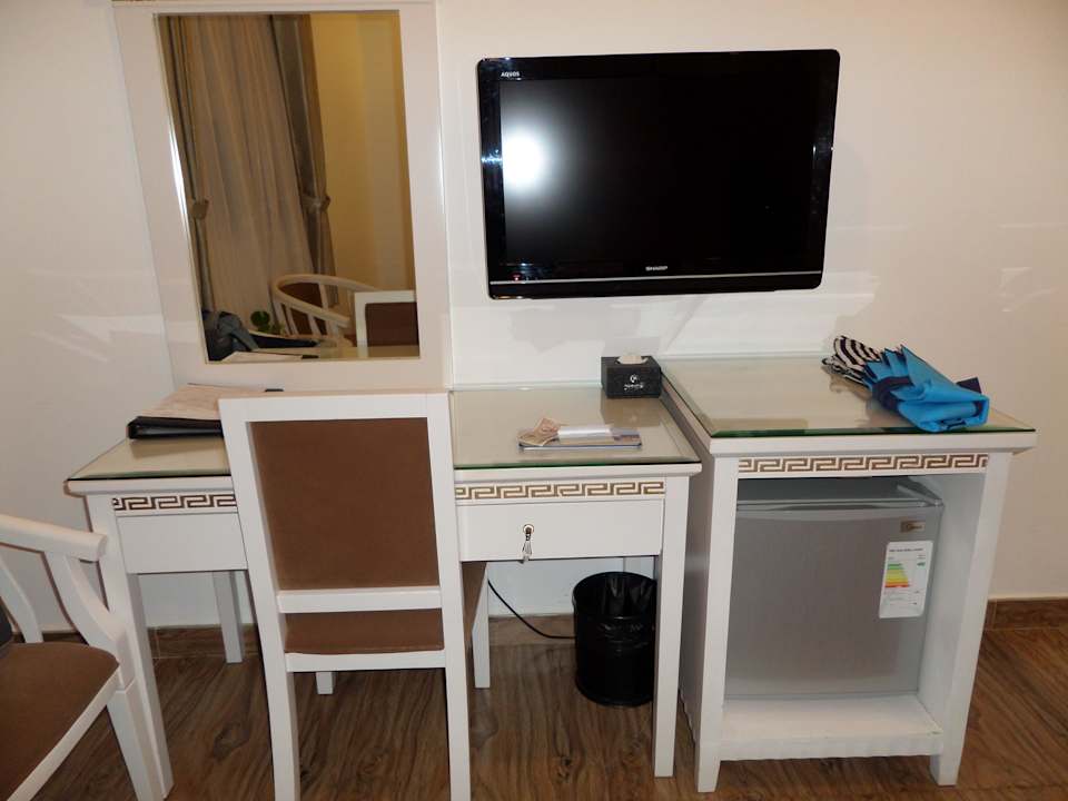 Tv, Schreibtisch, Minibar The Hammock Hotel Fine Arts Museum