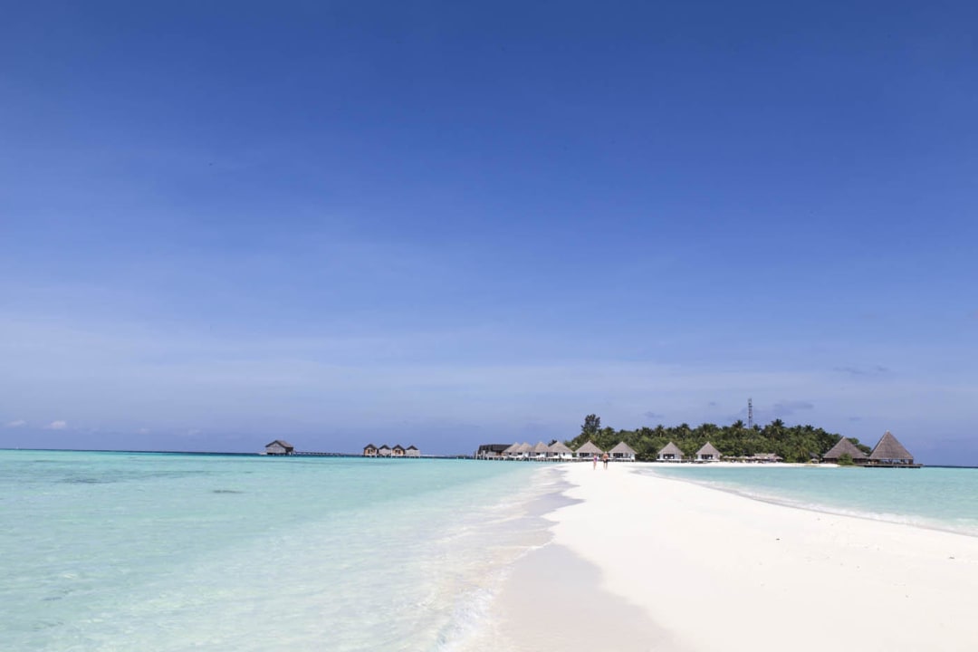 Sandbank Gangehi Island Resort