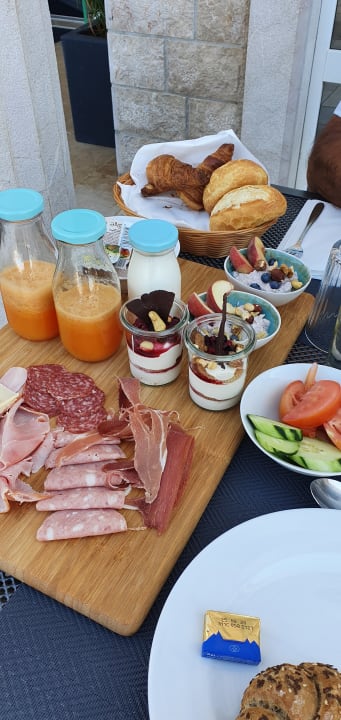 Gastro White Stone Villa