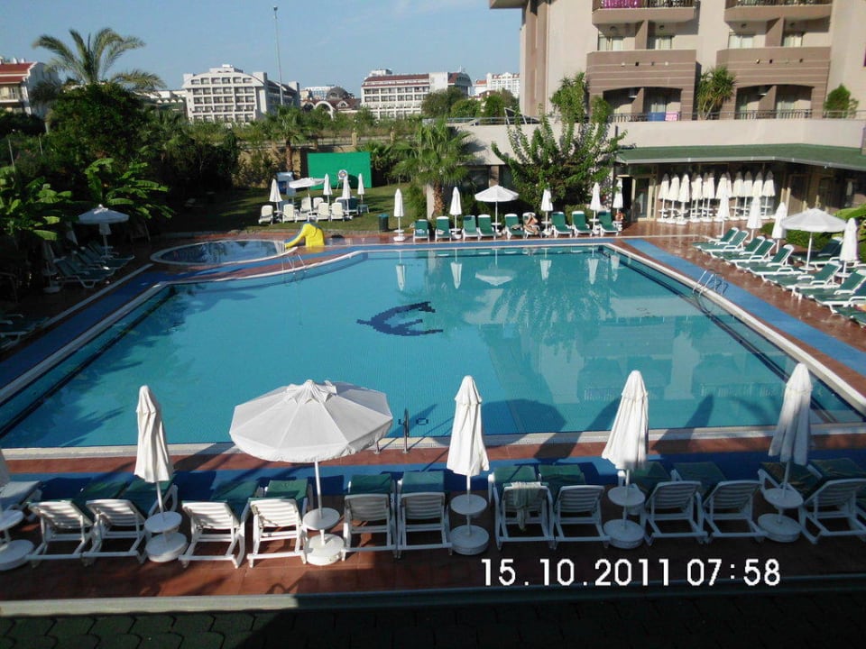 Relaxpool am Tag Hane Family Resort