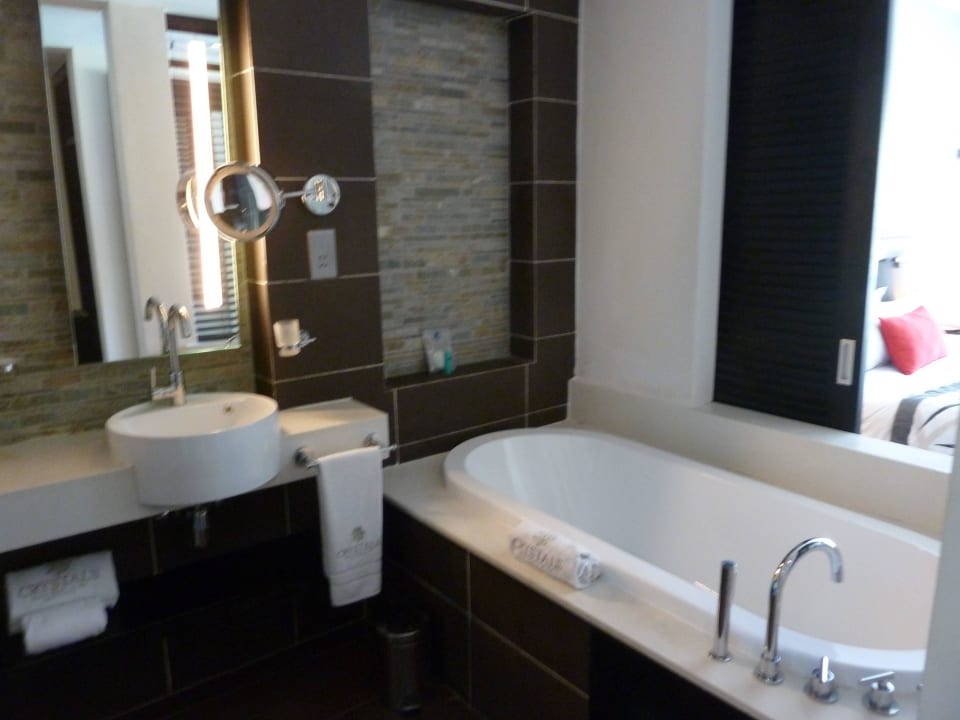Badezimmer Crystals Beach Resort Belle Mare, a member of Radisson Individuals