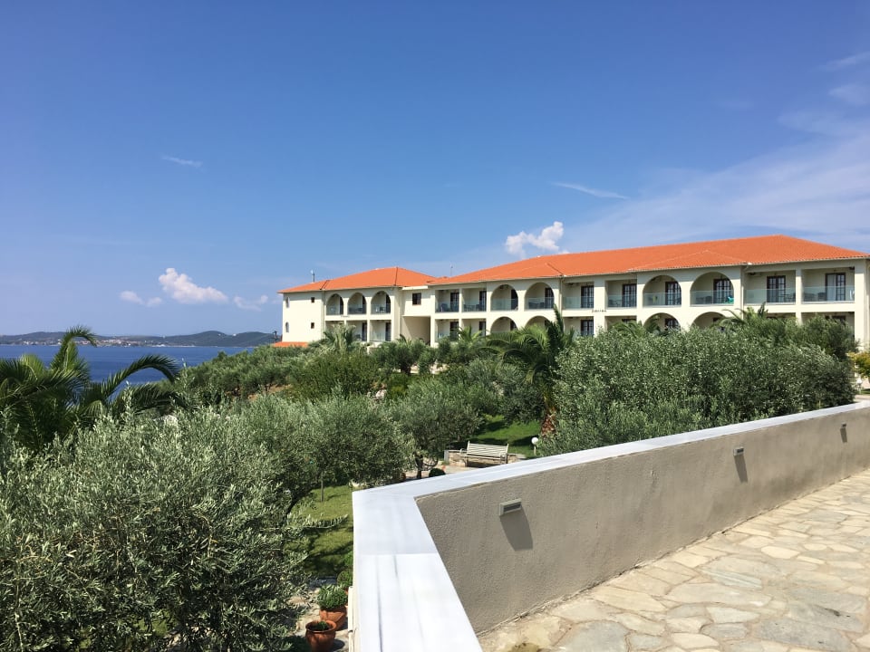 Außenansicht Akrathos Beach Hotel