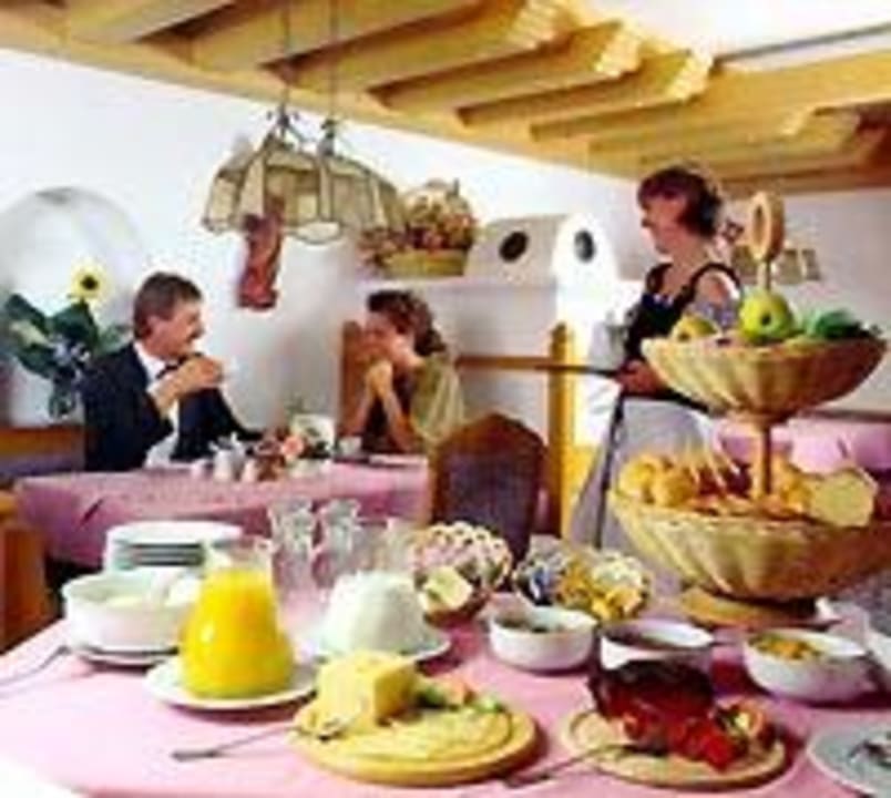 Frühstück im Engadin Landhaus Engadin