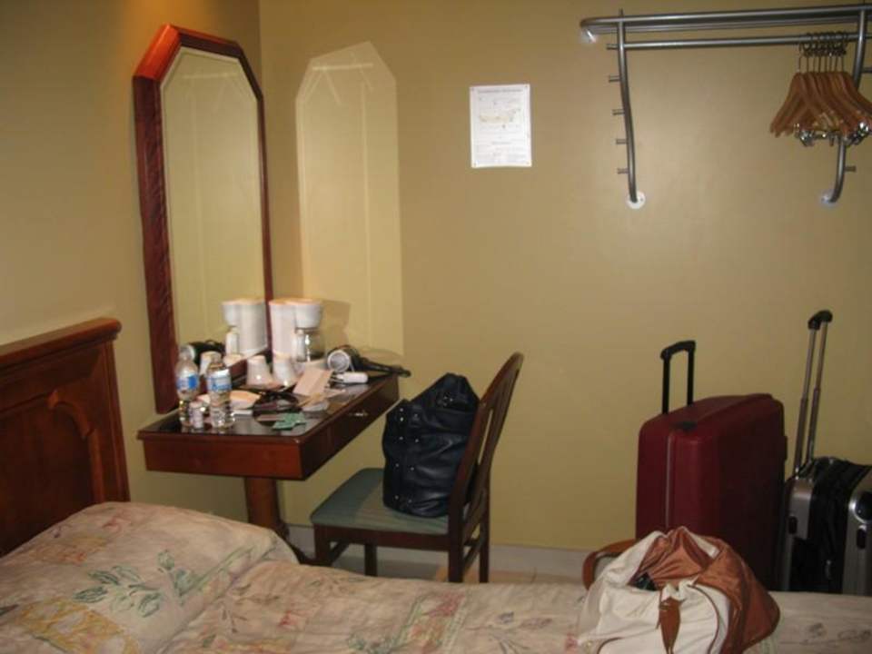 Zimmer im Parterre Hotel Montreal Central