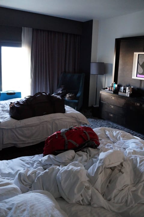 Zimmer Virgin Hotels Las Vegas, Curio Collection by Hilton