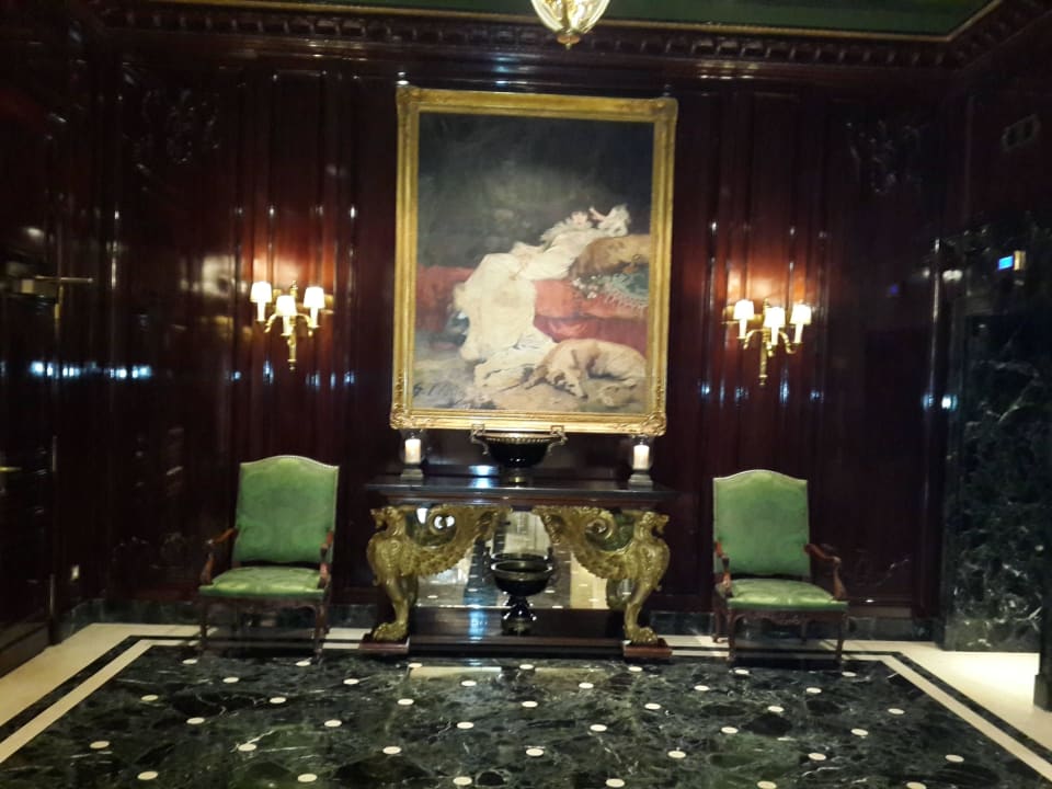 Vor den Fahrstühlen Hotel Intercontinental Le Grand