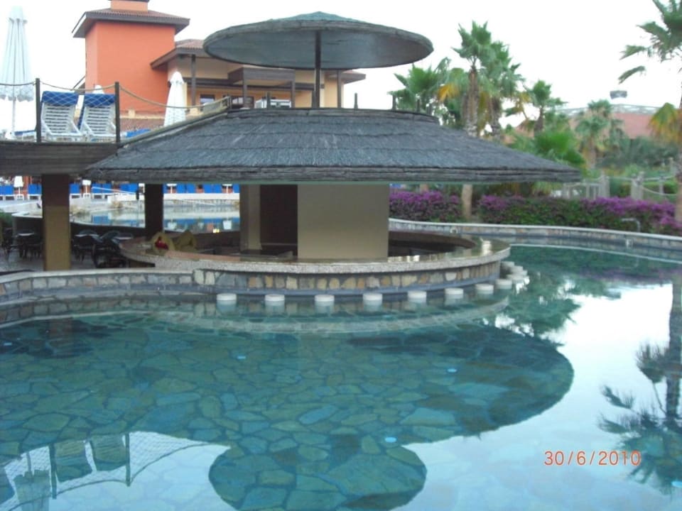 Swim-Up Bar Club Grand Aqua