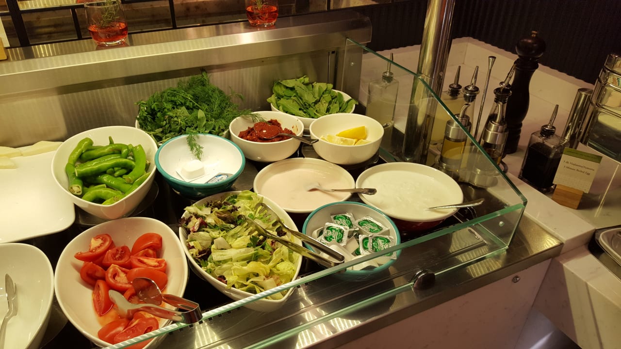 Frühstück... DoubleTree by Hilton Hotel Izmir Airport