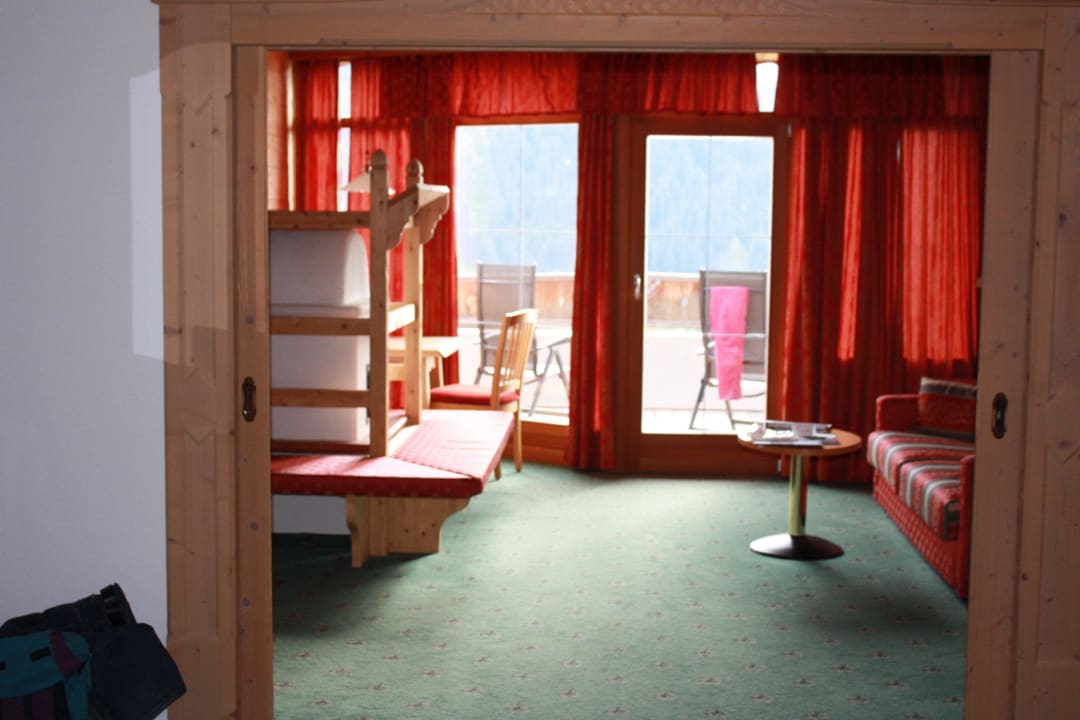 Blick in den Wohnbereich/Balkon Panorama Resort Taljörgele