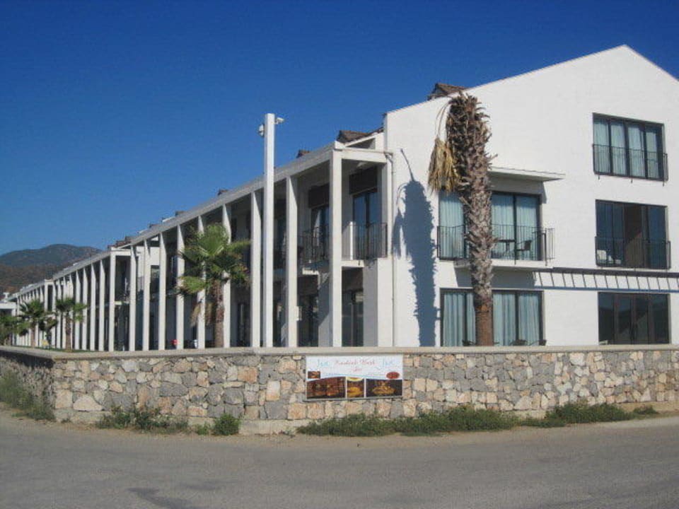 Hotel von der strasse aus Jiva Beach Resort