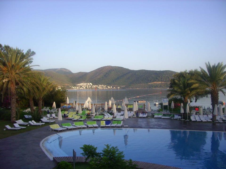 Um 6h, wird die Welt mit Handtüchern besetzt Doubletree by Hilton Bodrum Isil Club All-Inclusive Resort