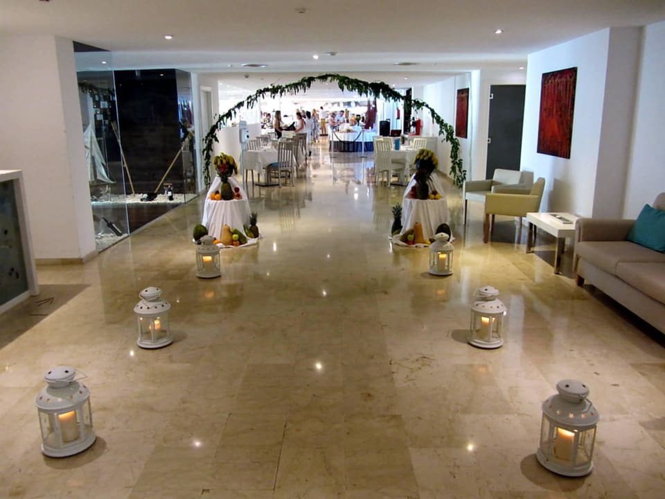 Eingang großes Restaurant Sentido Fido Punta del Mar – Adults only