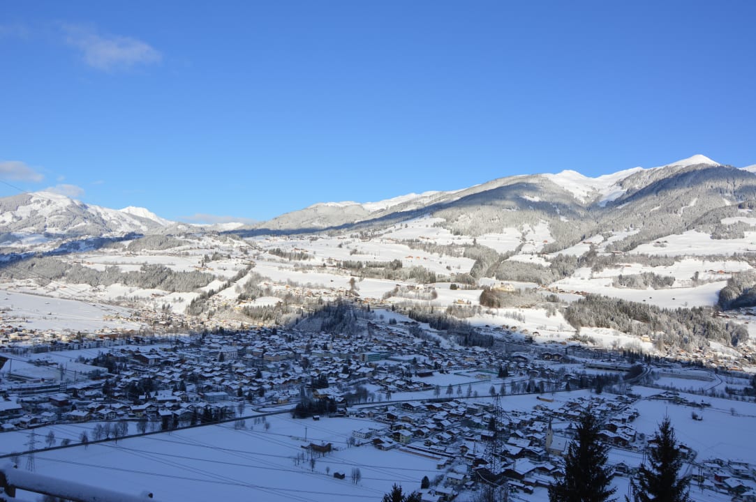Blick vom Balkon auf Mittersill Baby- & Kinder Biobauernhof Rieserhof