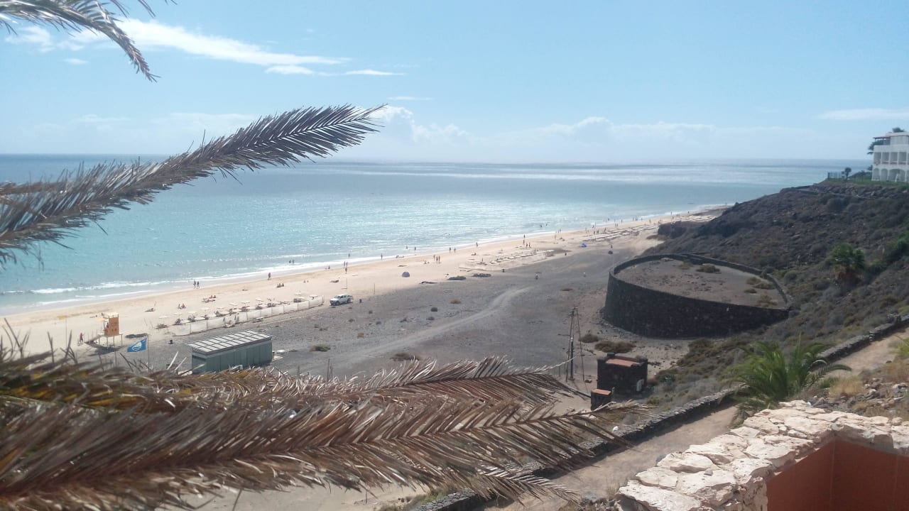 Blick vom Poolbereich auf den Strand Club Jandia Princess