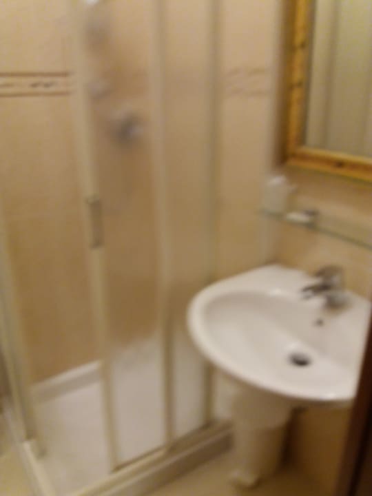 Badezimmer mit Dusche Hotel Locanda Gaffaro