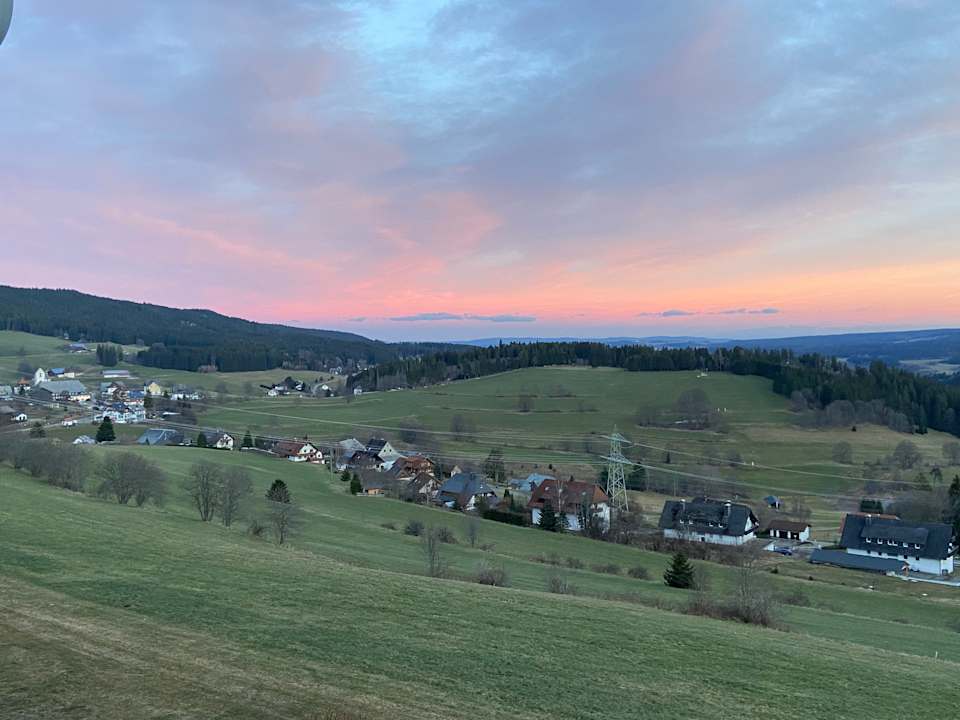 Ausblick Hotel Saigerhöh Wellness Spa Golf Wandern über dem Titisee
