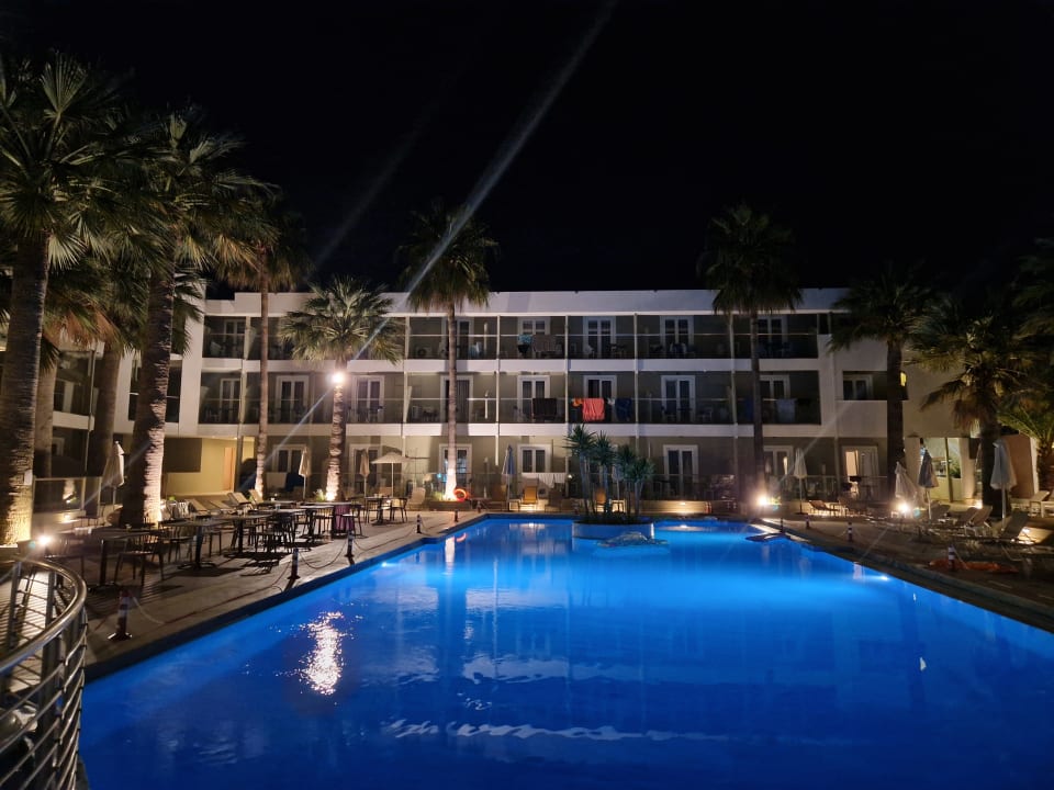 Pool Cameo Beach Resort