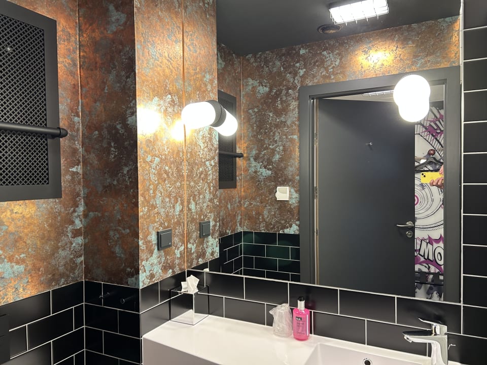 Zimmer Moxy Poznań Airport