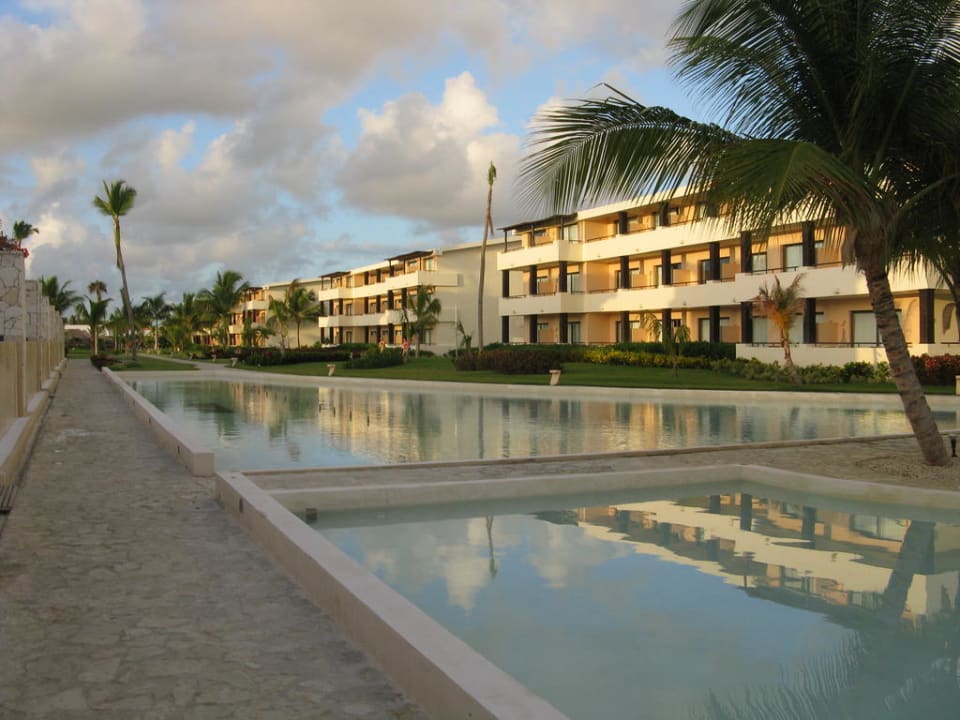 Aussenansicht auf die Zimmer Catalonia Royal Bavaro - Adults only