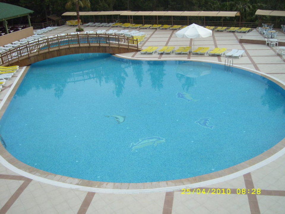 Der neue Pool mit Holzbrücke Club Sidelya Hotel