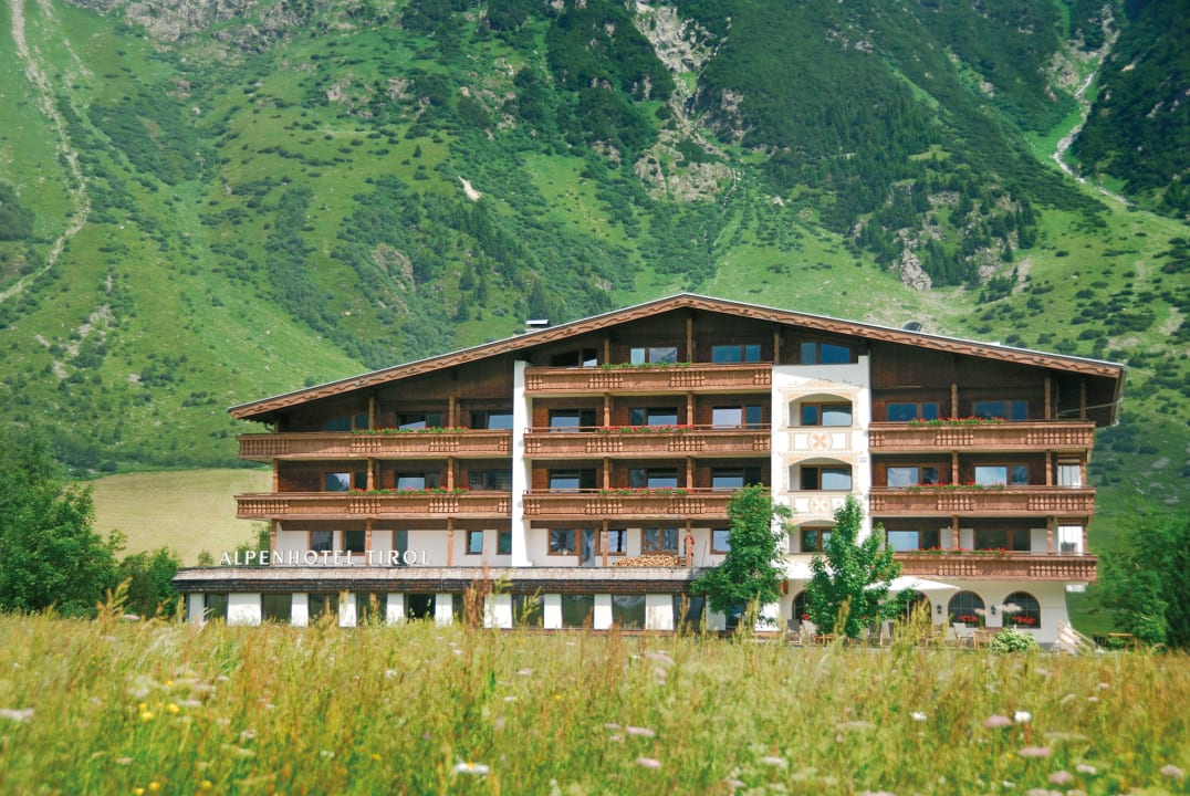 Außenansicht Alpenhotel Tirol