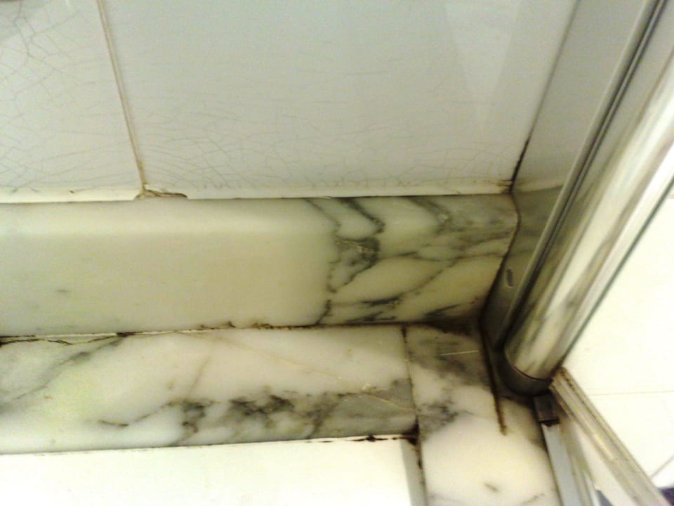 In jeder Ecke Dreck (Badezimmer) Hipotels La Geria