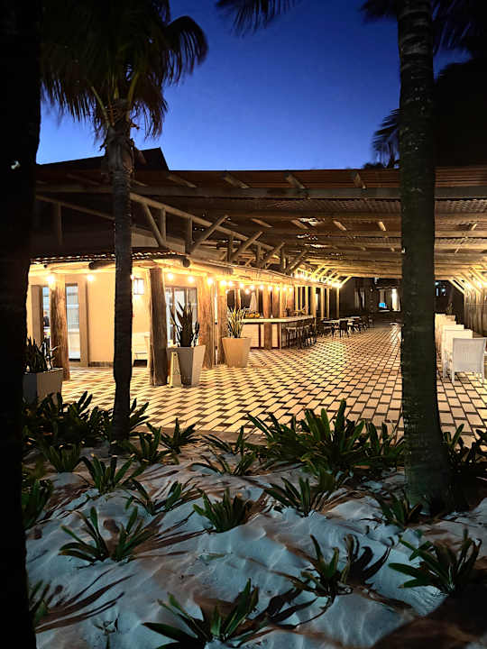 Gastro Crystals Beach Resort Belle Mare, a member of Radisson Individuals