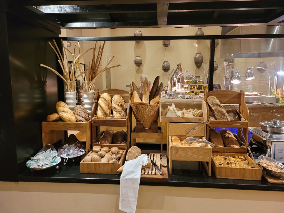 Gastro The Cove Rotana Resort