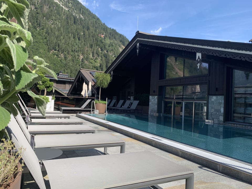 Pool Hotel Neue Post