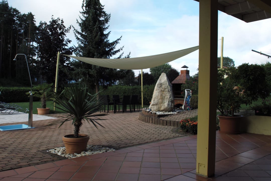 Pool, Sitzgelegenheiten, Außengrill Ferienwohnungen Brezjak