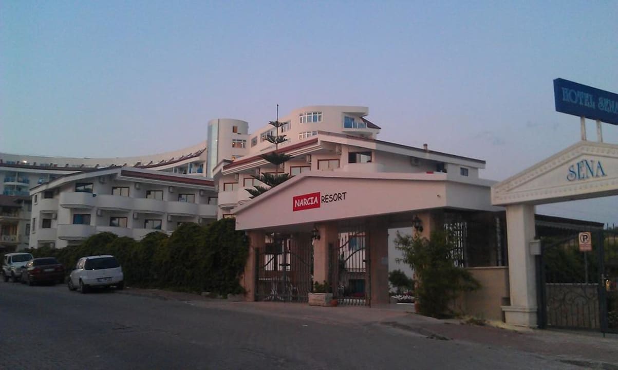 Achteringang vanaf de boulevard Narcia Resort Side