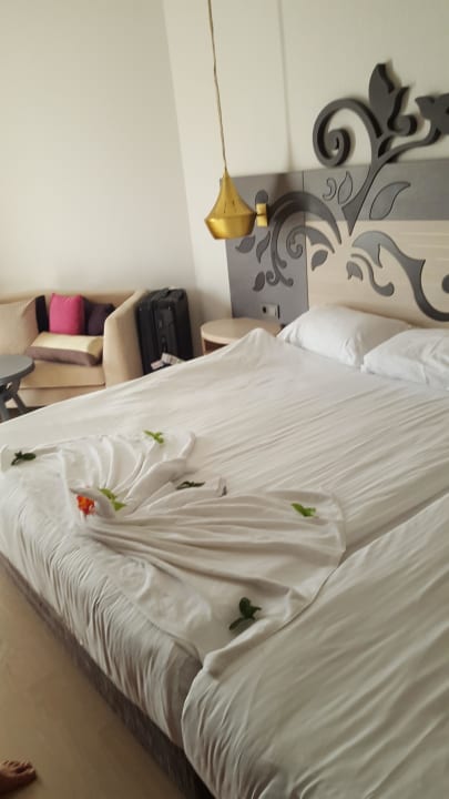 Bett frisch gemacht  Kirman Belazur Resort & Spa