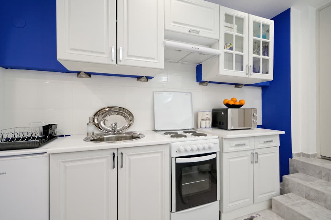 Zimmer Santorini Style in Athens Plaza Luxurys Apartments