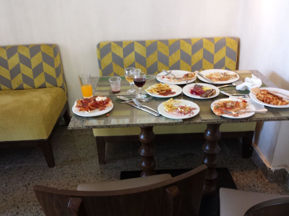 Nach dem Essen :-( Royal Star Beach Resort