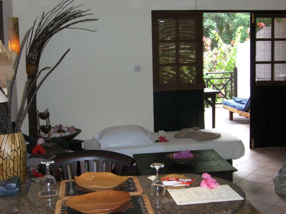 Wohnraum mit Küche Le Domaine de l'Orangeraie