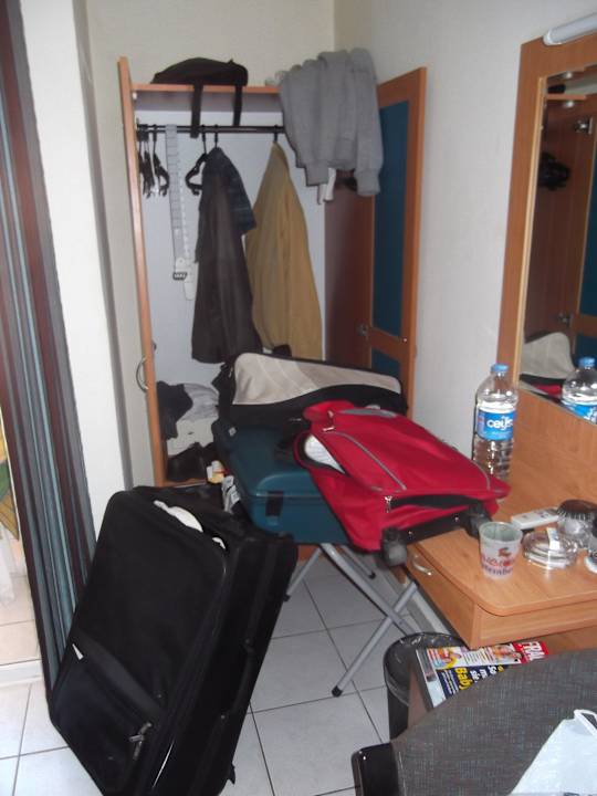 Zimmer und Schrank etwas klein Hotel Aslan City Kleopatra