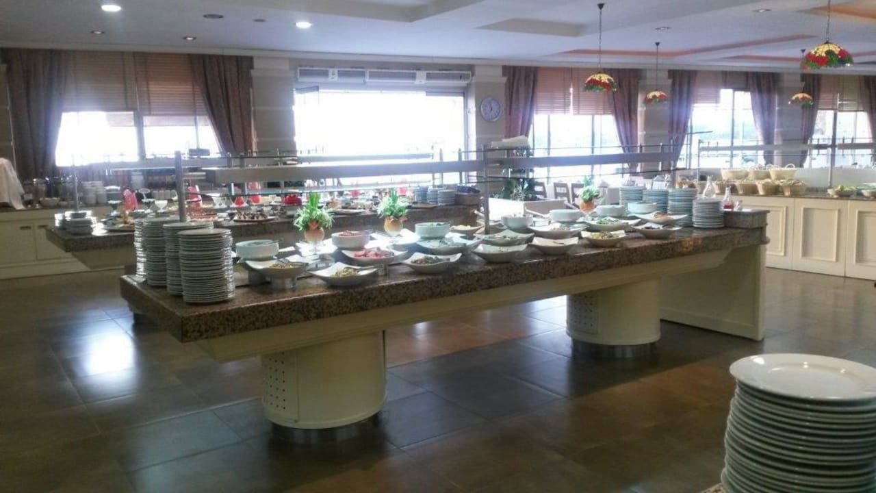 Buffet Can Garden Beach