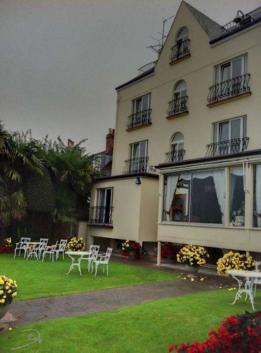 Das Haus von hinten Panorama Guest House