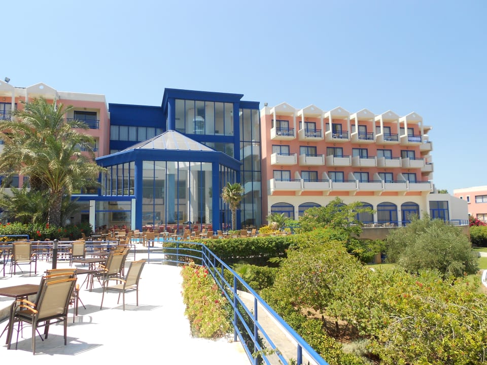 Hotel aus Richtung Meer Kresten Palace Hotel