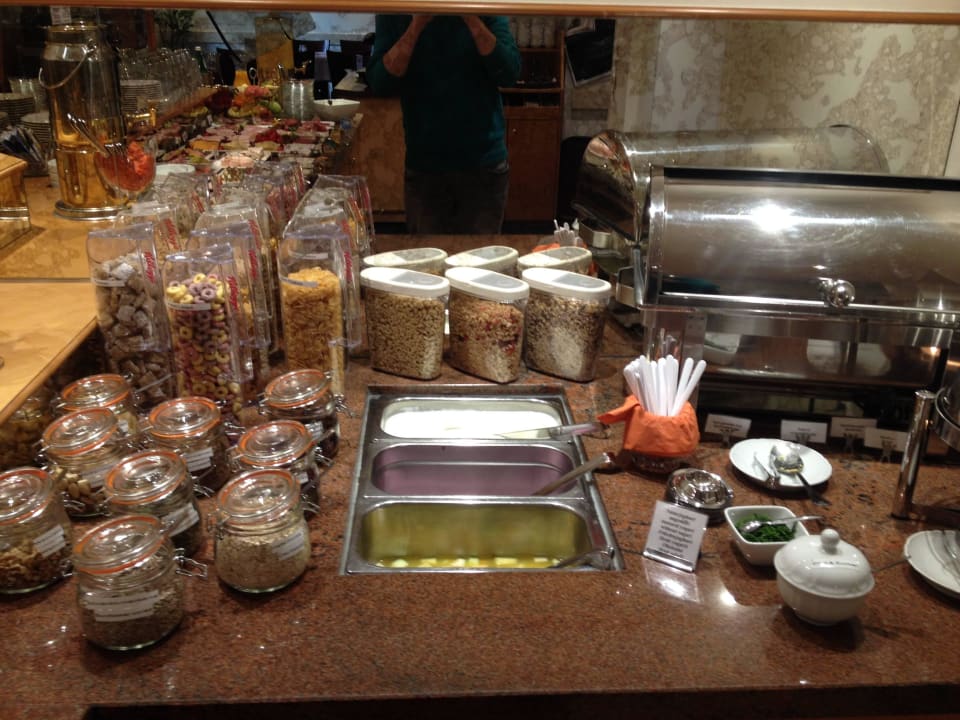 Frühstücksbuffet Bild 3 Garner Hotel Bremen North by IHG