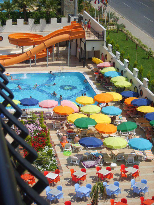 Вид на бассейн Hotel Arabella World