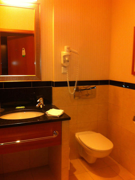 Badezimmer Hotel Courtyard by Marriott Warsaw Airport