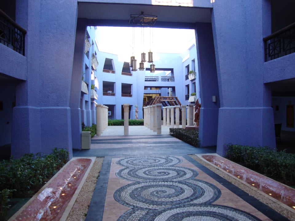 Innenhof Iberostar Selection Paraiso Maya Suites