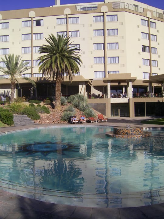 Außenansicht Safari Court Hotel