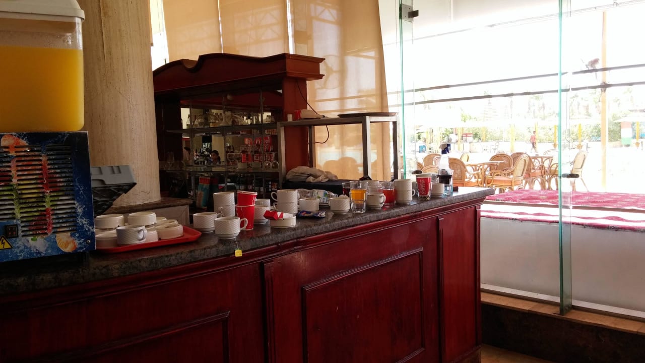 Dreckiges Geschirr steht ewig da,keine sauberen Gl Titanic Resort & Aqua Park