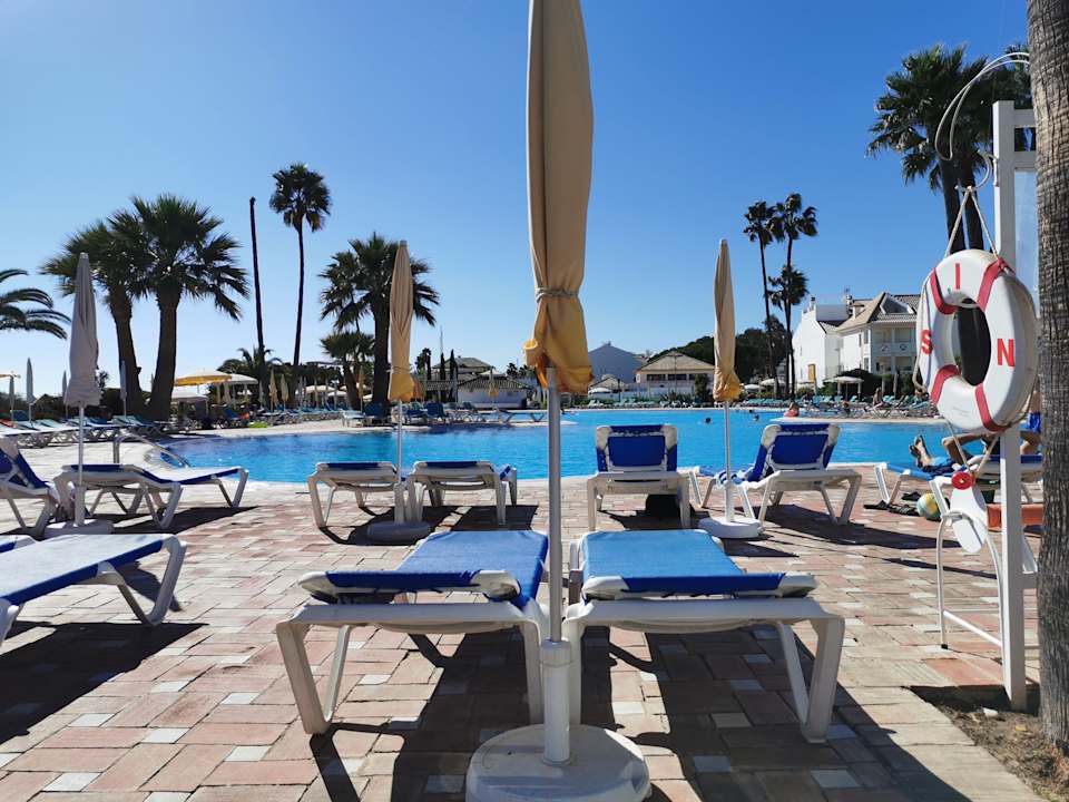 Pool Golden Club Cabanas