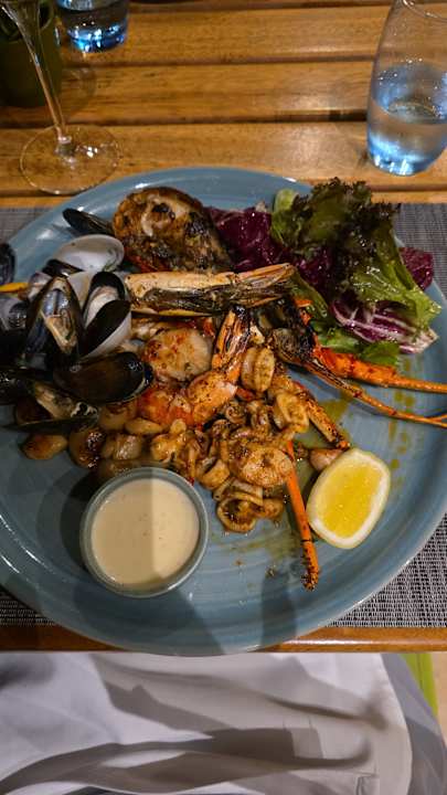 Strand The Cove Rotana Resort