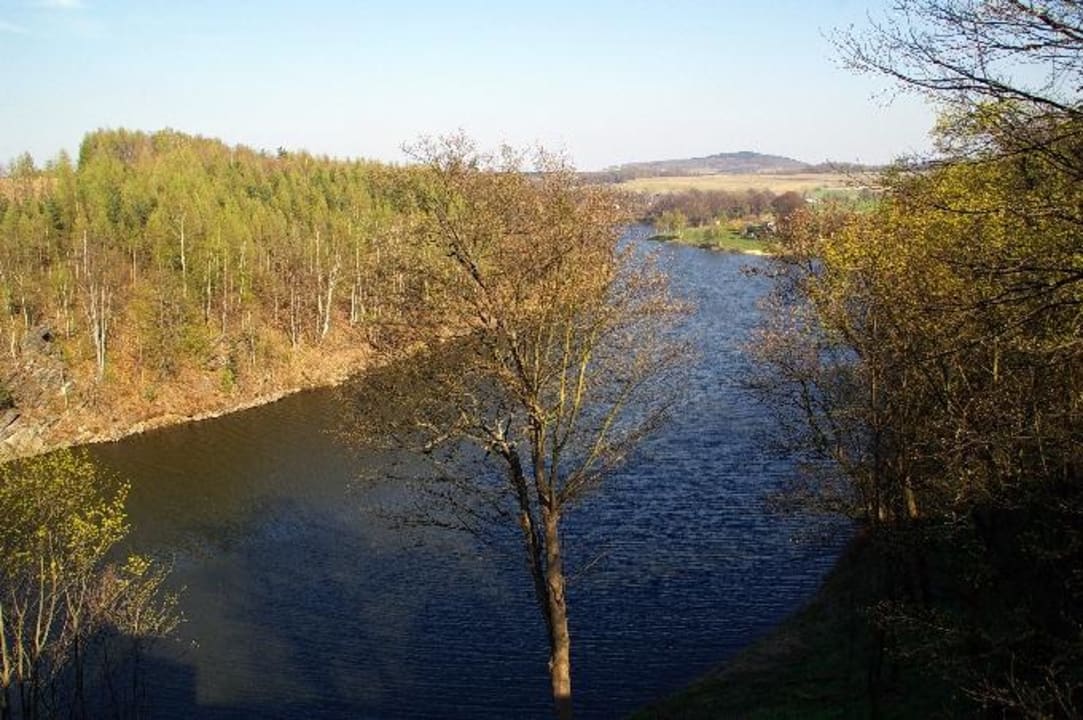Rzeka okalająca zamek Hotel Zamek Czocha