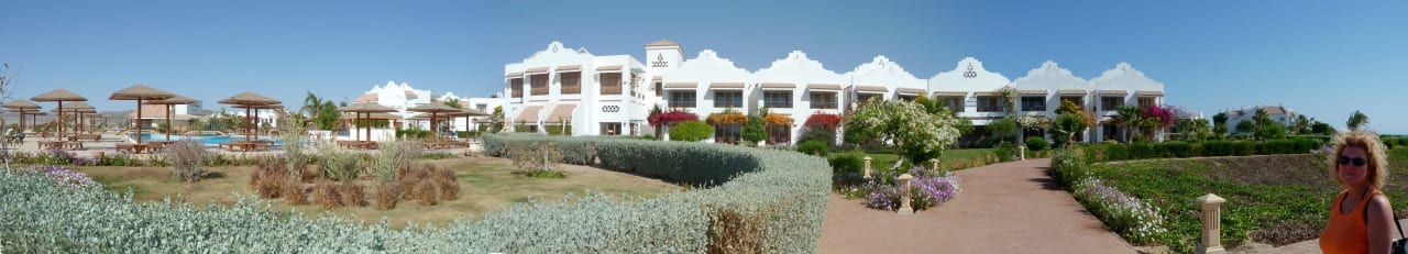 Panorama vom Garten Lahami Bay Beach Resort