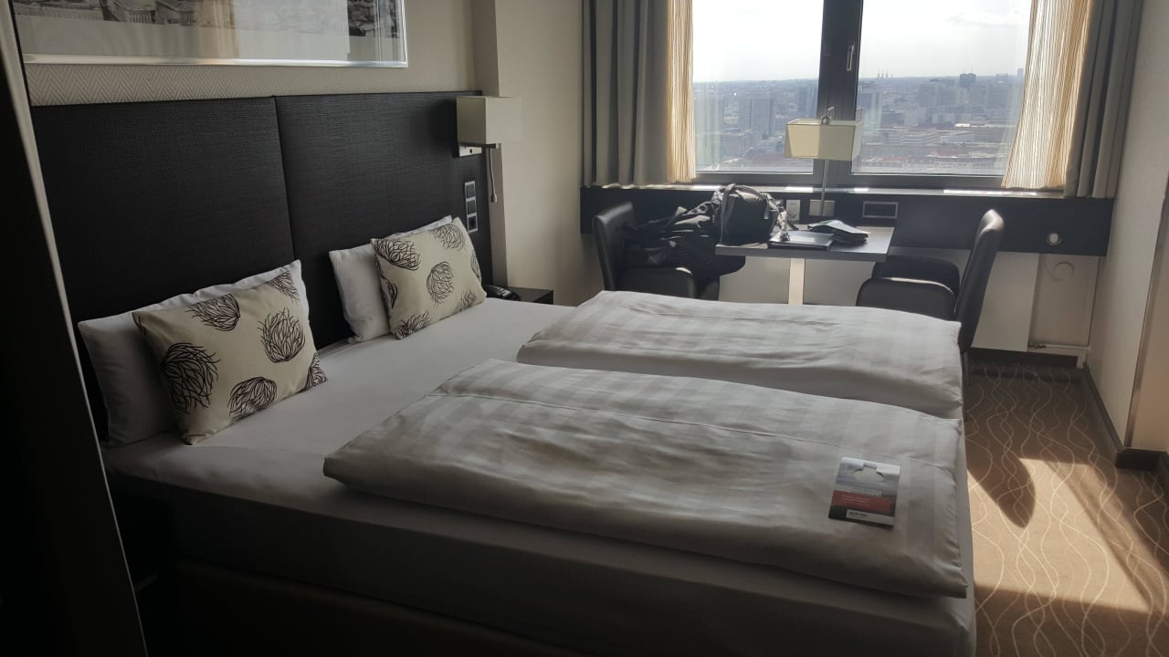 Bett im Doppelzimmer  Park Inn by Radisson Berlin Alexanderplatz